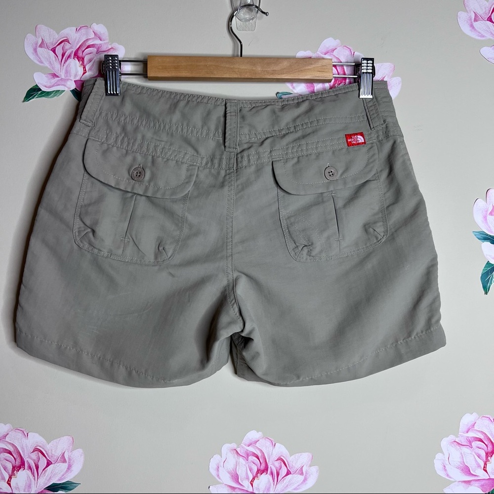 The North Face Active Hiking Shorts.  W-9 - Picture 4 of 7